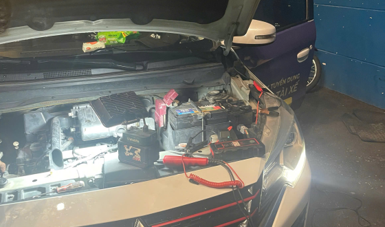Ắc quy yếu hoặc hết điện: Dấu hiệu nhận biết v&agrave; hướng xử l&yacute;