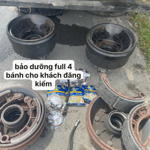 Cứu hộ xe chết m&aacute;y dọc đường