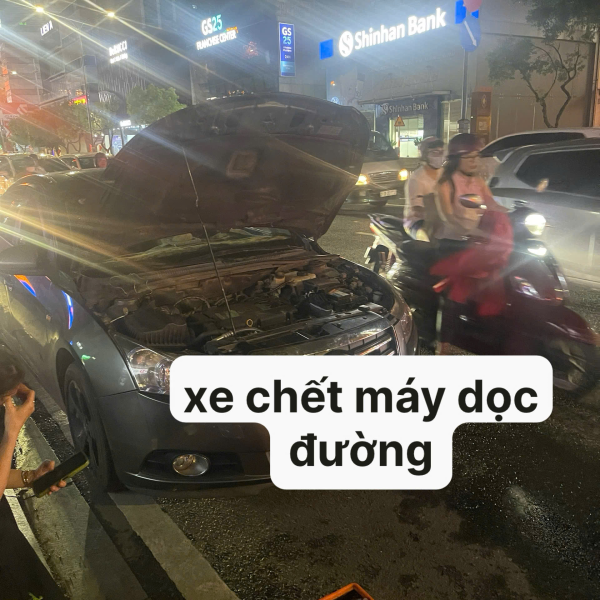 Cứu hộ xe chết m&aacute;y dọc đường
