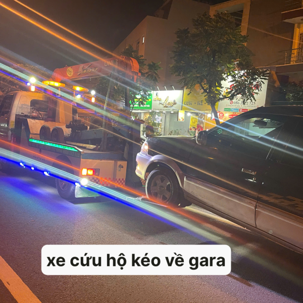 Cứu hộ xe chết m&aacute;y dọc đường
