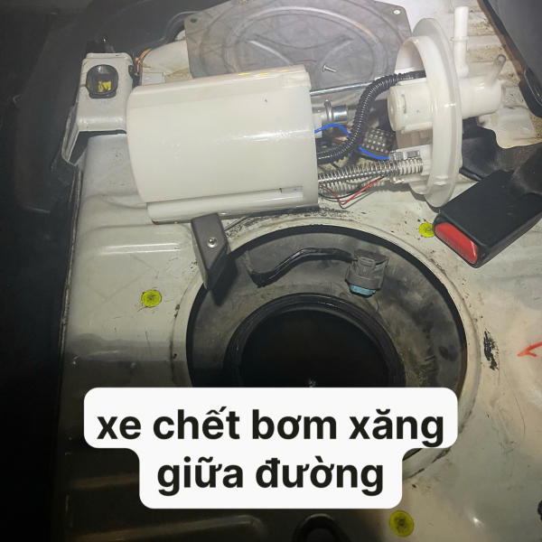 Cứu hộ xe chết bơm xăng