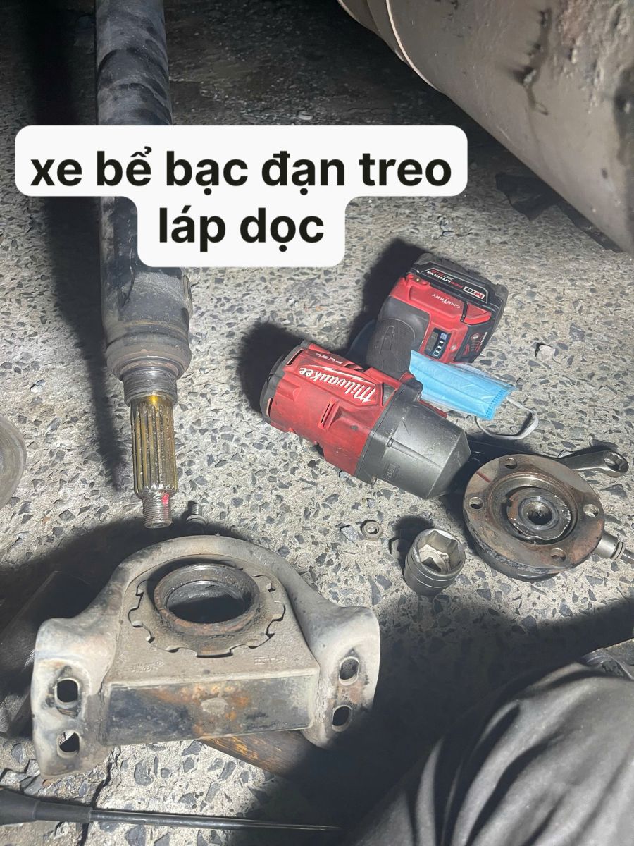 cứu hộ xe vỡ vạc đạn
